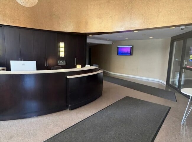 Photo - 3930 N Pine Grove Ave Unit 608