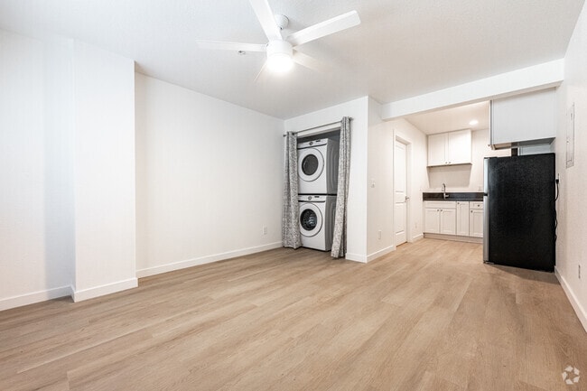 Studio - 324SF - Dining Room - The Jade