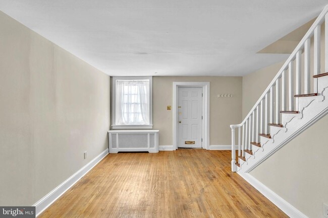 Photo - 4543 Baker St