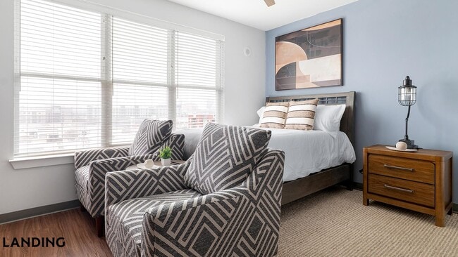 Building Photo - 302 13th St S Unit 527