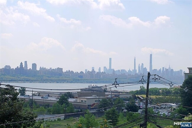 Building Photo - 154 Undercliff Ave Unit 5