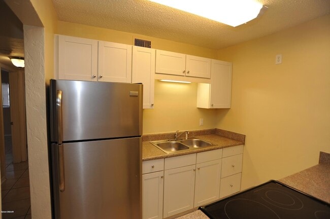 Photo - 415 N Halifax Ave Unit 103