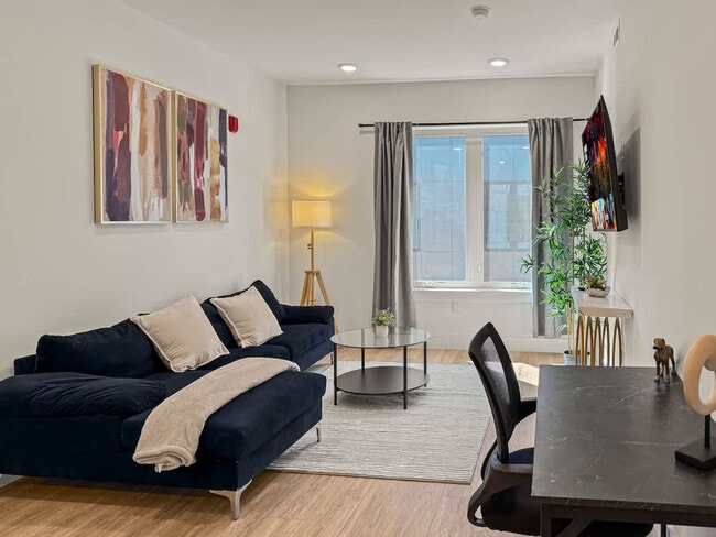 Building Photo - 2400 E Huntingdon St Unit ID1231705P