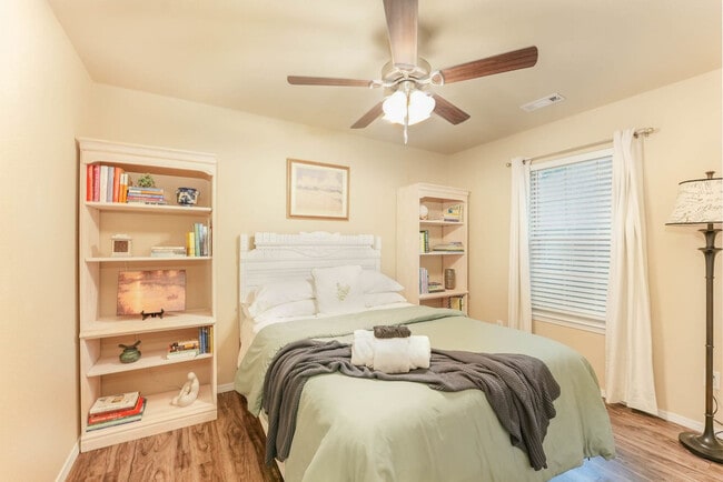 Photo - 817 Brook St Unit ID1241327P