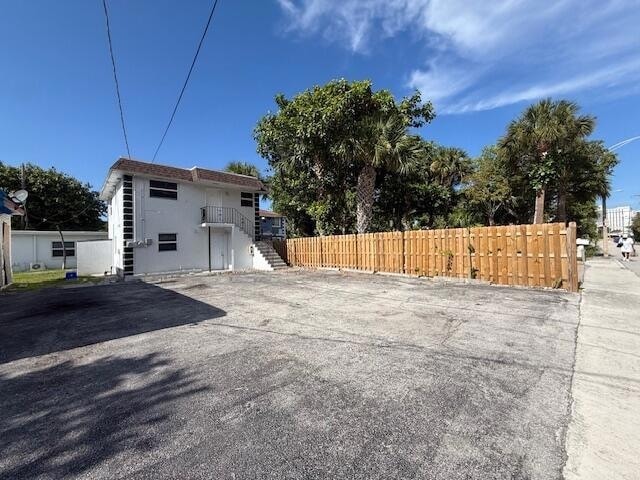 Photo - 302 N Tamarind Ave