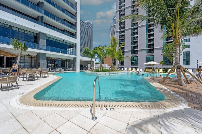 Photo - 601 NE 1st Ave Unit SI ID1227548P