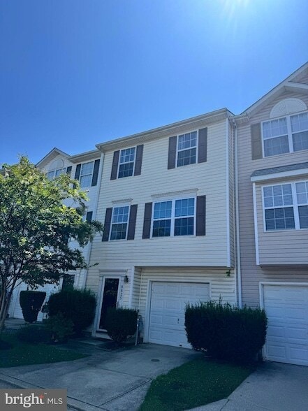 Building Photo - 8825 Goose Landing Cir