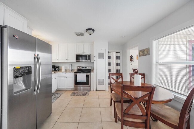 Photo - 8041 Howard Dr Unit 1