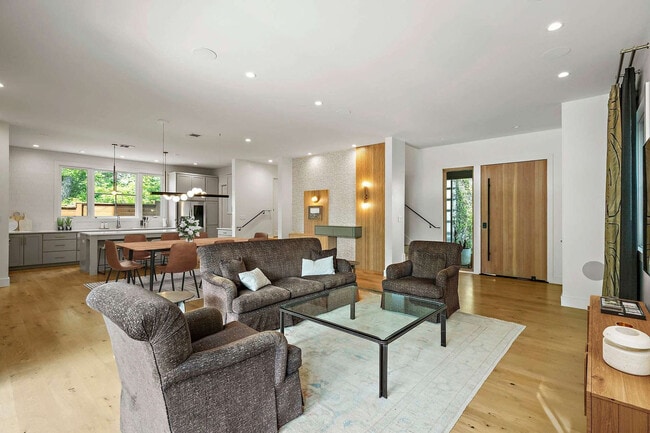 Building Photo - 1510 Newton St Unit ID1262011P