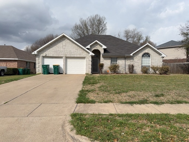 Photo - 317 Oak Meadow Ln