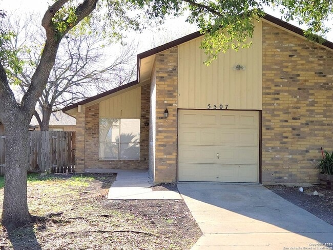 Building Photo - 5507 Roanwood