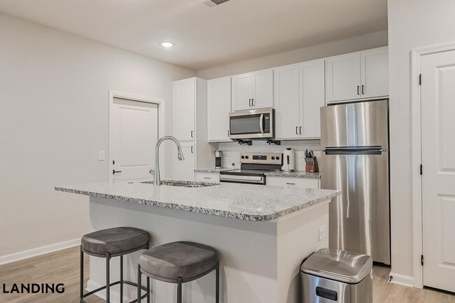 Building Photo - 1650 Harris Hill Rd Unit 07-7306
