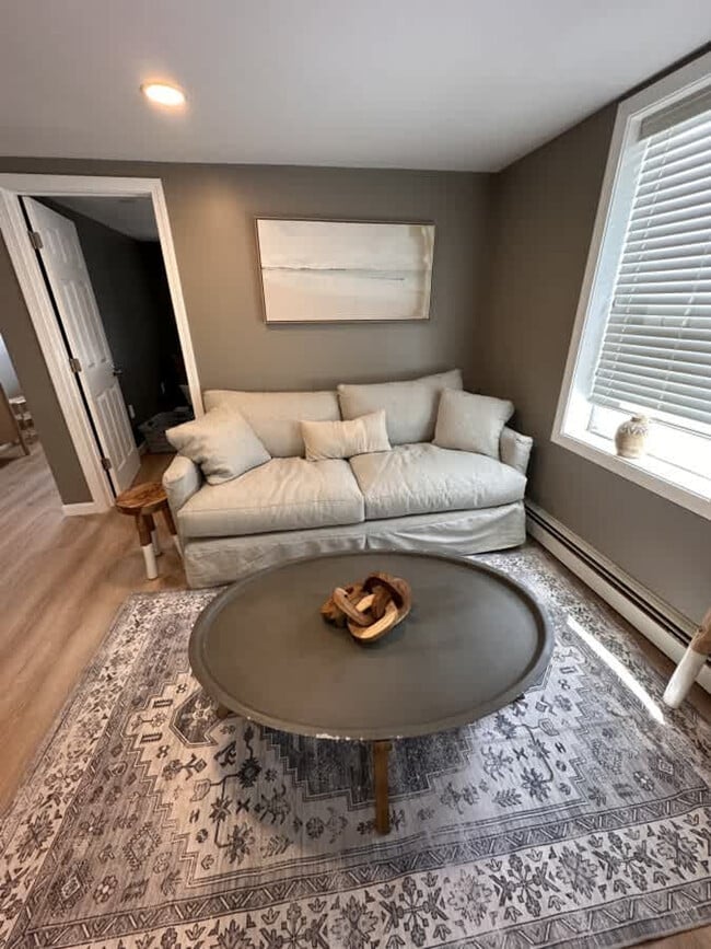 Building Photo - 301 Portsmouth Ave Unit ID1312408P