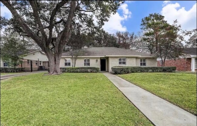 Building Photo - 6906 Alderney Dr