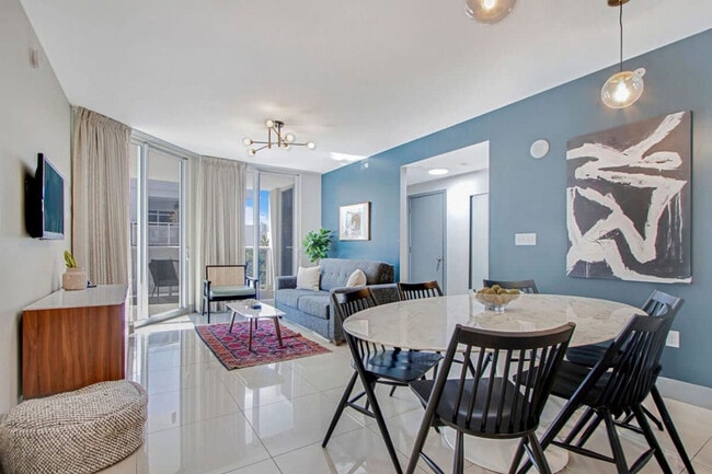 Building Photo - 1700 SW 2nd Ave Unit ID1272353P