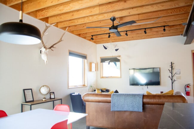 Photo - 602 N Willson Ave Unit ID1292378P