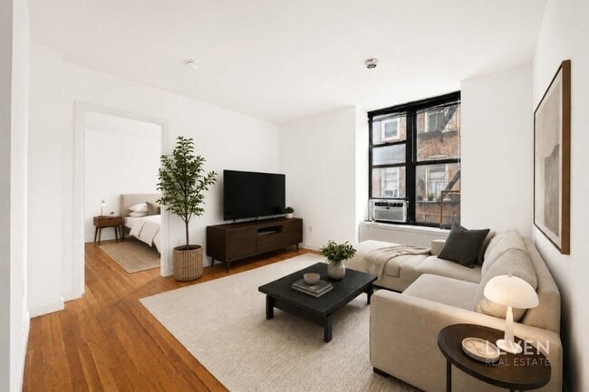 Building Photo - 317 W 95th St Unit 2C