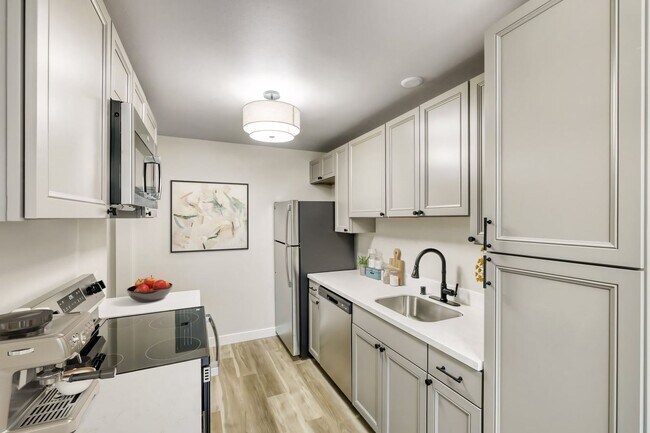 Photo - Beautifully Renovated 1 & 2 Bedroom Apartments in Lynnwood!