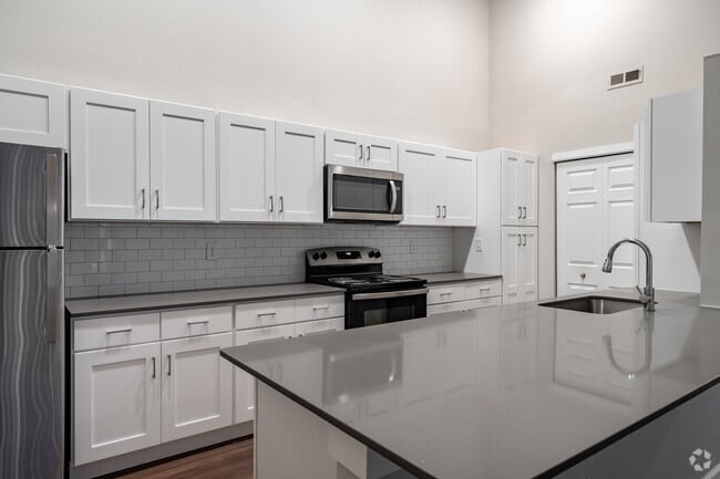 2BR, 2BA - 1,093SF - Drake Upper - Kitchen - Laurel Valley Apartments