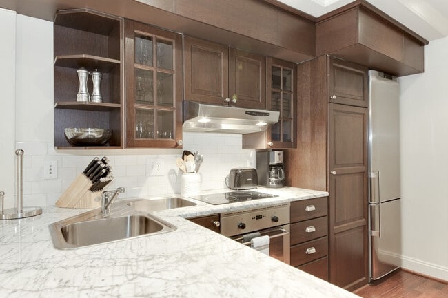 Photo - 2114 Bancroft Pl NW Unit SI ID1499792P
