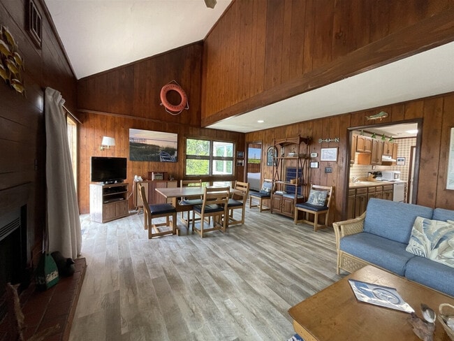 Building Photo - 56128 Elizabeth Ave Unit ID1255921P