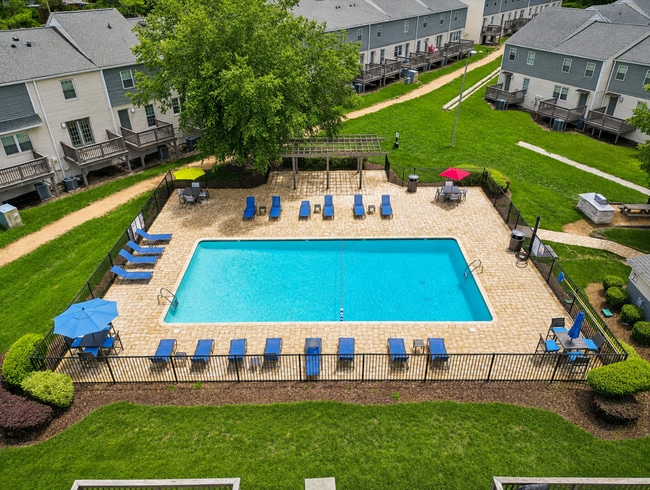 Building Photo - Vetra Forest Hills - Lexington Street