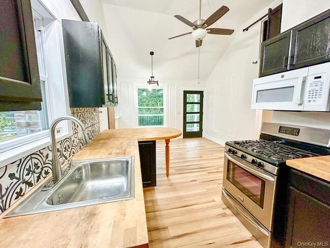 Photo - 765 Meadow Rd