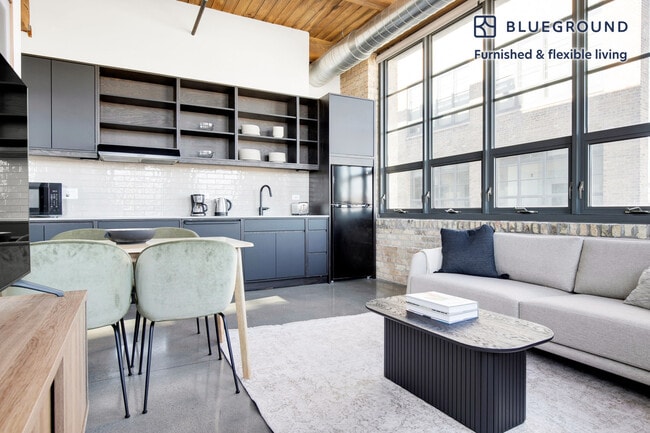 Photo - 2061 N Southport Ave Unit FL3-ID566