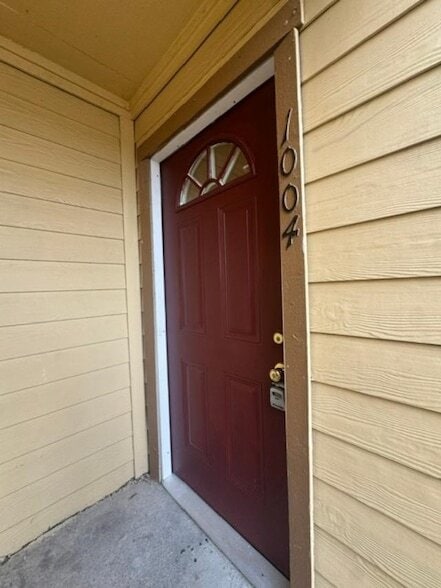 Building Photo - 16111 Aspenglen Dr Unit 1004
