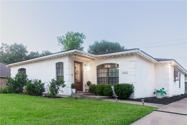 Building Photo - 2602 Arbor Dr
