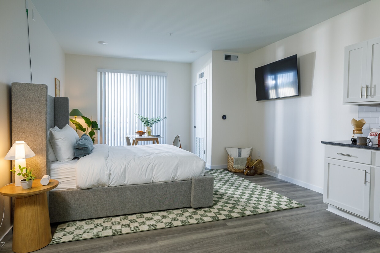 Floor Plan - Furnished Studio 