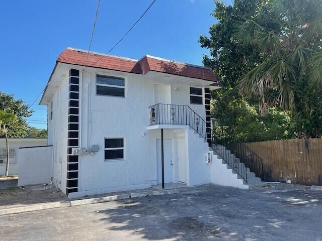 Building Photo - 302 N Tamarind Ave