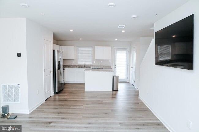 Photo - 118 Charlotte St