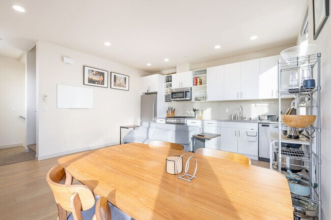 Photo - 3900 NW Leary Wy Unit SI ID1035991P