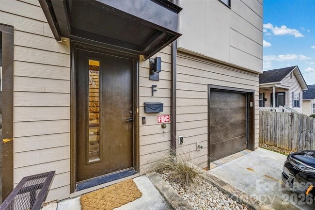 Photo - 840 E 18th St Unit F