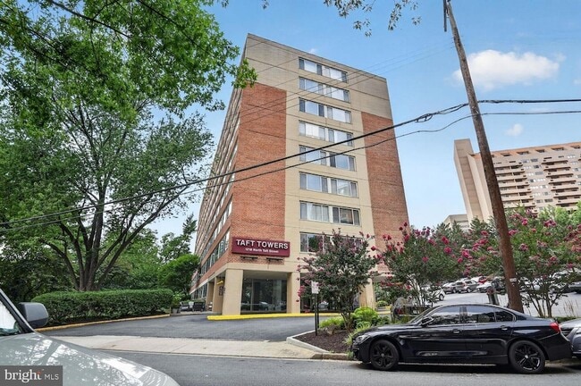 Building Photo - 1210 N Taft St Unit 105