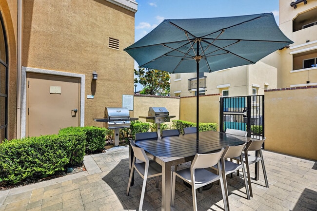 Outdoor grilling area - AMLI Camarillo