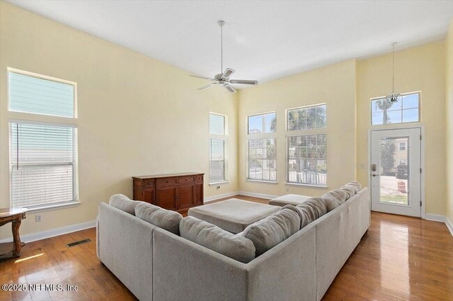 Photo - 217 7th Ave S