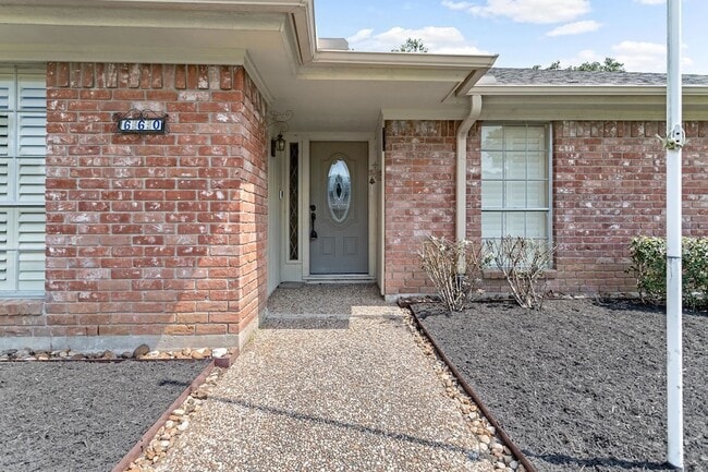 Photo - 660 Bancroft Dr