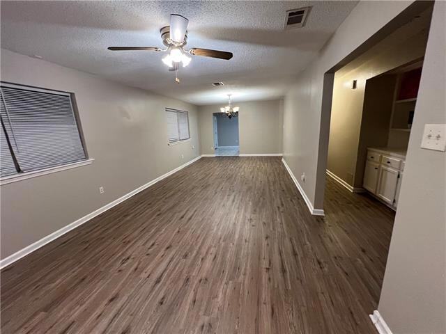 Photo - 4853 Metropolitan Dr