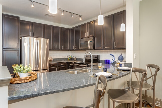 1BR, 1BA - 744SF B1- Kitchen - Midtown Green