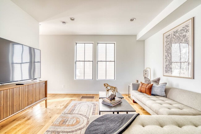 Photo - 512 NE 56th Ave Unit ID1309884P