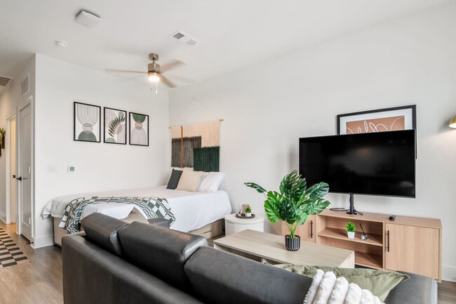 Building Photo - 701 Richmond Ave. Unit ID1335748P