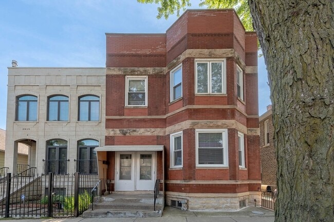 Building Photo - 2821 S Emerald Ave Unit 1R