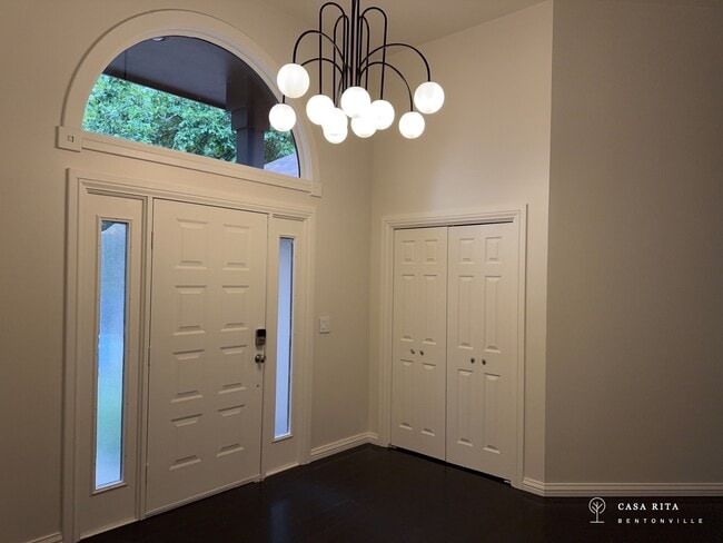 Executive Furnished 3BR Near Walmart HQ - Executive Furnished 3BR Near Walmart HQ
