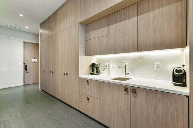 Building Photo - 801 S Miami Ave Unit FL2-ID1022343P