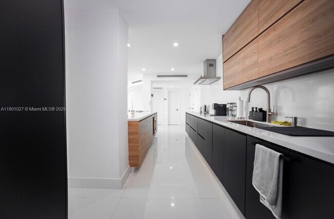 Photo - 5600 Collins Ave Unit 14K