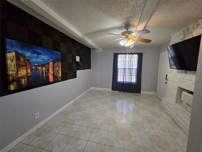 Photo - 10605 Newmont Rd