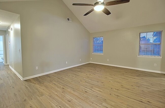 Photo - 705 Edgewood Ct