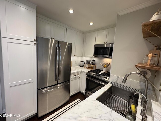 Photo - 5530 Owensmouth Ave Unit 206